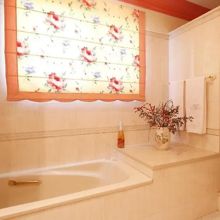 Almancil Sleeps 6 Pool Air Con Wifi T607844 *