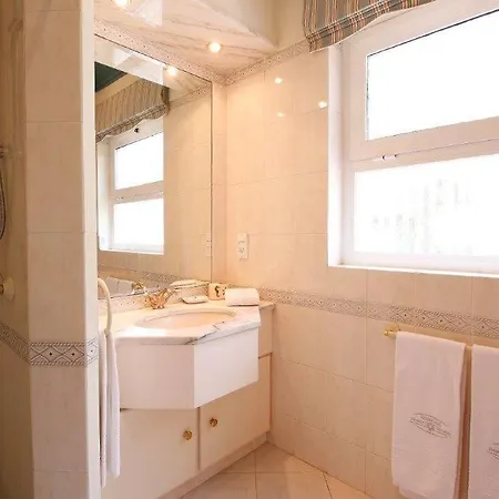 Almancil Sleeps 6 Pool Air Con Wifi T607844 *